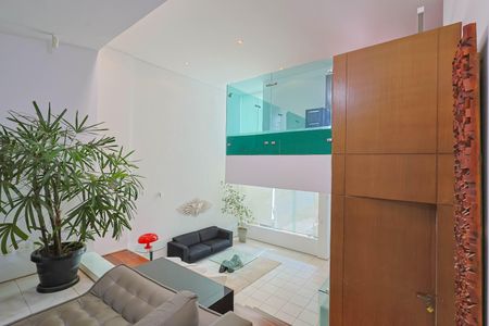 Casa à venda com 250m², 3 quartos e 2 vagas Casa à venda com 250m², 3 quartos e 2 vagasSala