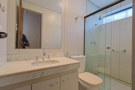 Casa à venda com 250m², 3 quartos e 2 vagas Casa à venda com 250m², 3 quartos e 2 vagasBanheiro