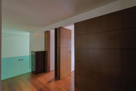 Casa à venda com 250m², 3 quartos e 2 vagas Casa à venda com 250m², 3 quartos e 2 vagasEscritório