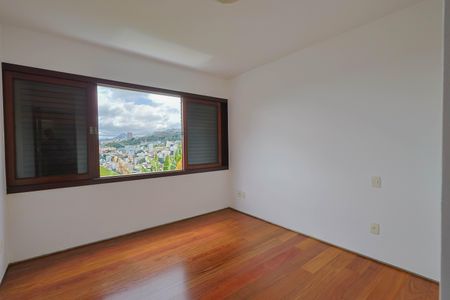 Casa à venda com 250m², 3 quartos e 2 vagas Casa à venda com 250m², 3 quartos e 2 vagasQuarto 2