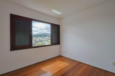Casa à venda com 250m², 3 quartos e 2 vagas Casa à venda com 250m², 3 quartos e 2 vagasQuarto 1