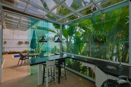 Casa à venda com 250m², 3 quartos e 2 vagas Casa à venda com 250m², 3 quartos e 2 vagasÁrea externa