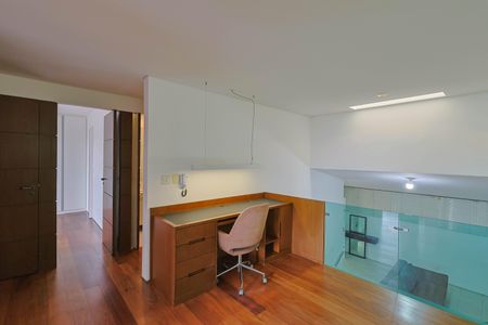 Casa à venda com 250m², 3 quartos e 2 vagas Casa à venda com 250m², 3 quartos e 2 vagasEscritório