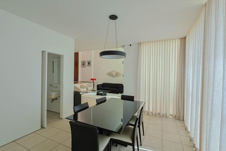 Casa à venda com 250m², 3 quartos e 2 vagas Casa à venda com 250m², 3 quartos e 2 vagasSala