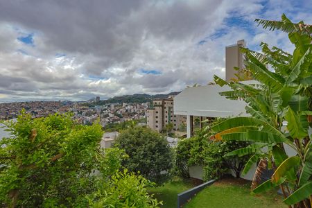 Casa à venda com 250m², 3 quartos e 2 vagas Casa à venda com 250m², 3 quartos e 2 vagasÁrea externa