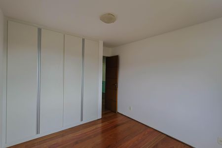 Casa à venda com 250m², 3 quartos e 2 vagas Casa à venda com 250m², 3 quartos e 2 vagasQuarto 2