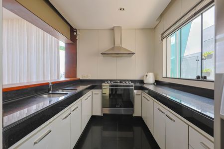 Casa à venda com 250m², 3 quartos e 2 vagas Casa à venda com 250m², 3 quartos e 2 vagasCozinha