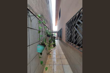 Casa à venda com 139m², 3 quartos e 3 vagas Casa à venda com 139m², 3 quartos e 3 vagasLateral da casa