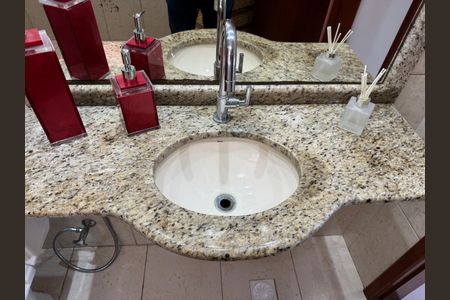 Apartamento à venda com 190m², 3 quartos e 2 vagas Apartamento à venda com 190m², 3 quartos e 2 vagasSuíte 1 - Banheiro