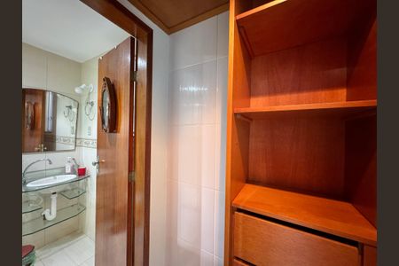 Apartamento à venda com 190m², 3 quartos e 2 vagas Apartamento à venda com 190m², 3 quartos e 2 vagasSuíte 2 - Banheiro