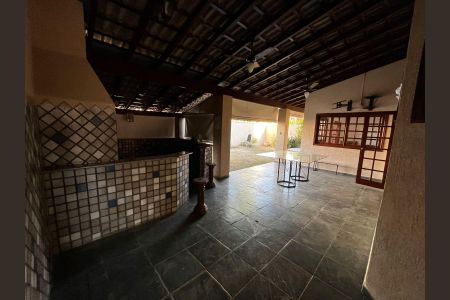 Casa de condomínio à venda com 600m², 5 quartos e 4 vagas Casa de condomínio à venda com 600m², 5 quartos e 4 vagasÁrea Externa