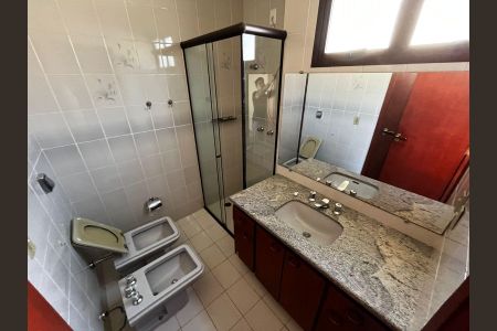 Casa de condomínio à venda com 600m², 5 quartos e 4 vagas Casa de condomínio à venda com 600m², 5 quartos e 4 vagasBanheiro 3