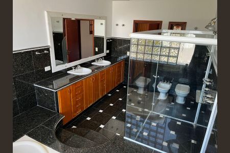 Casa de condomínio à venda com 600m², 5 quartos e 4 vagas Casa de condomínio à venda com 600m², 5 quartos e 4 vagasBanheiro 7