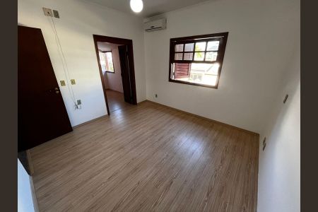 Casa de condomínio à venda com 600m², 5 quartos e 4 vagas Casa de condomínio à venda com 600m², 5 quartos e 4 vagasQuarto 2