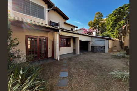 Casa de condomínio à venda com 600m², 5 quartos e 4 vagas Casa de condomínio à venda com 600m², 5 quartos e 4 vagasFachada