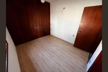 Casa de condomínio à venda com 600m², 5 quartos e 4 vagas Casa de condomínio à venda com 600m², 5 quartos e 4 vagasQuarto 4