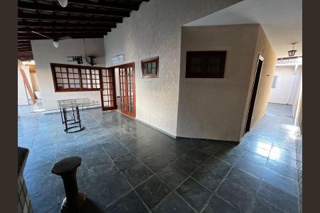 Casa de condomínio à venda com 600m², 5 quartos e 4 vagas Casa de condomínio à venda com 600m², 5 quartos e 4 vagasÁrea Externa