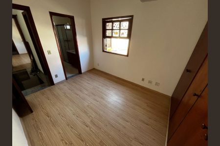 Casa de condomínio à venda com 600m², 5 quartos e 4 vagas Casa de condomínio à venda com 600m², 5 quartos e 4 vagasQuarto 4