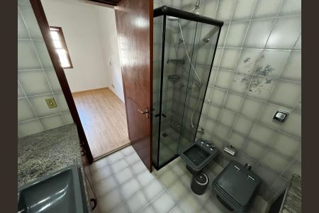 Casa de condomínio à venda com 600m², 5 quartos e 4 vagas Casa de condomínio à venda com 600m², 5 quartos e 4 vagasBanheiro 4