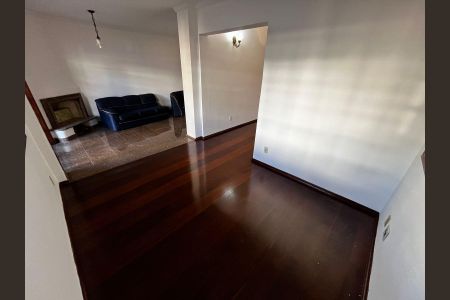 Casa de condomínio à venda com 600m², 5 quartos e 4 vagas Casa de condomínio à venda com 600m², 5 quartos e 4 vagasSala