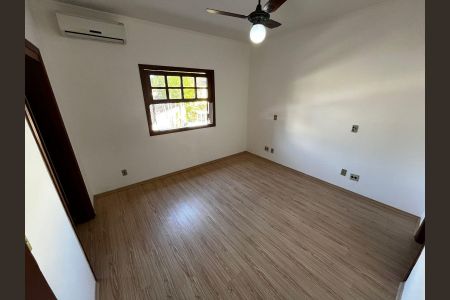 Casa de condomínio à venda com 600m², 5 quartos e 4 vagas Casa de condomínio à venda com 600m², 5 quartos e 4 vagasQuarto 2