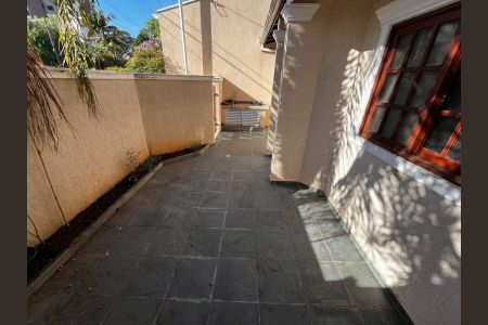 Casa de condomínio à venda com 600m², 5 quartos e 4 vagas Casa de condomínio à venda com 600m², 5 quartos e 4 vagasÁrea Externa