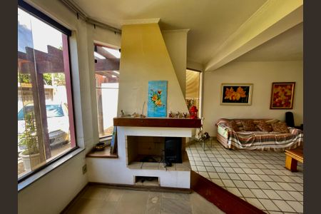 Casa à venda com 329m², 3 quartos e 8 vagas Casa à venda com 329m², 3 quartos e 8 vagasSala