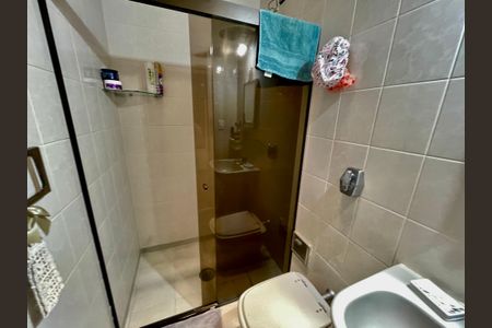 Casa à venda com 329m², 3 quartos e 8 vagas Casa à venda com 329m², 3 quartos e 8 vagasBanheiro