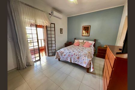 Casa à venda com 329m², 3 quartos e 8 vagas Casa à venda com 329m², 3 quartos e 8 vagasSuíte