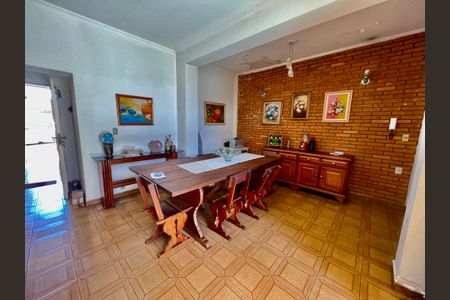 Casa à venda com 329m², 3 quartos e 8 vagas Casa à venda com 329m², 3 quartos e 8 vagasSala de Jantar
