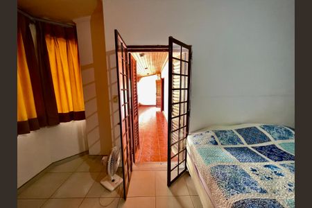 Casa à venda com 329m², 3 quartos e 8 vagas Casa à venda com 329m², 3 quartos e 8 vagasQuarto 2