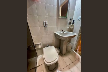 Casa à venda com 329m², 3 quartos e 8 vagas Casa à venda com 329m², 3 quartos e 8 vagasBanheiro