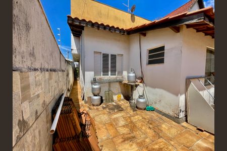 Casa à venda com 329m², 3 quartos e 8 vagas Casa à venda com 329m², 3 quartos e 8 vagasQuintal