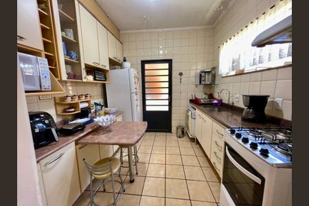 Casa à venda com 329m², 3 quartos e 8 vagas Casa à venda com 329m², 3 quartos e 8 vagasCozinha