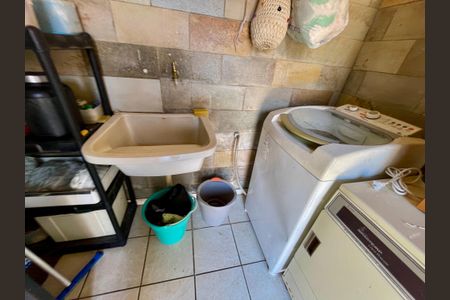 Casa à venda com 329m², 3 quartos e 8 vagas Casa à venda com 329m², 3 quartos e 8 vagasÁrea de Serviço