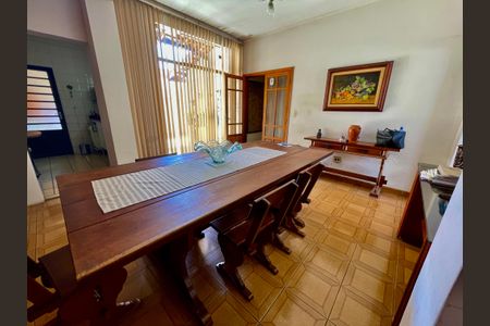 Casa à venda com 329m², 3 quartos e 8 vagas Casa à venda com 329m², 3 quartos e 8 vagasSala de Jantar