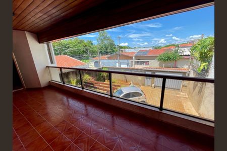 Casa à venda com 329m², 3 quartos e 8 vagas Casa à venda com 329m², 3 quartos e 8 vagasSuíte