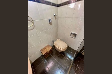 Casa à venda com 329m², 3 quartos e 8 vagas Casa à venda com 329m², 3 quartos e 8 vagasBanheiro