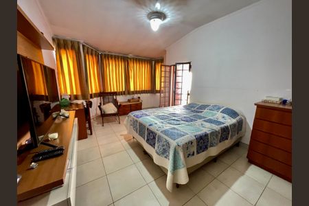 Casa à venda com 329m², 3 quartos e 8 vagas Casa à venda com 329m², 3 quartos e 8 vagasQuarto 2