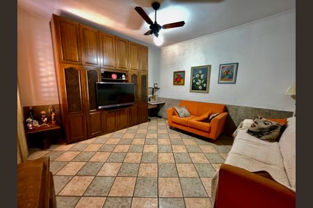 Casa à venda com 329m², 3 quartos e 8 vagas Casa à venda com 329m², 3 quartos e 8 vagasSala de TV