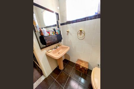 Casa à venda com 329m², 3 quartos e 8 vagas Casa à venda com 329m², 3 quartos e 8 vagasBanheiro