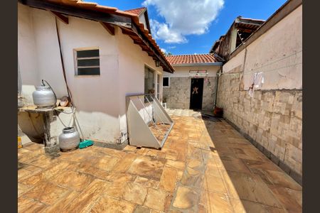 Casa à venda com 329m², 3 quartos e 8 vagas Casa à venda com 329m², 3 quartos e 8 vagasQuintal