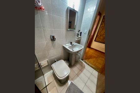 Casa à venda com 329m², 3 quartos e 8 vagas Casa à venda com 329m², 3 quartos e 8 vagasBanheiro