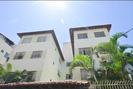 Apartamento à venda com 60m², 2 quartos e 1 vaga Apartamento à venda com 60m², 2 quartos e 1 vagaFachada