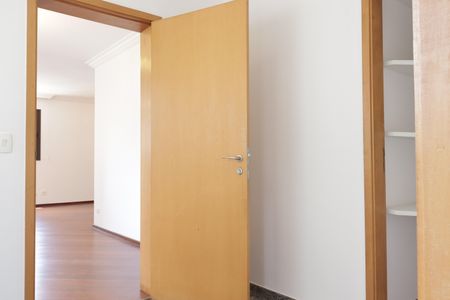 Apartamento à venda com 180m², 3 quartos e 4 vagas Apartamento à venda com 180m², 3 quartos e 4 vagasCopa e dispensa
