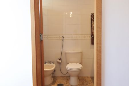 Apartamento à venda com 180m², 3 quartos e 4 vagasBanheiro suite 3
