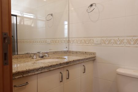 Apartamento à venda com 180m², 3 quartos e 4 vagasBanheiro suite 2