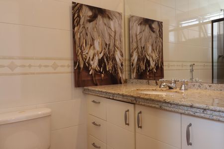 Apartamento à venda com 180m², 3 quartos e 4 vagasBanheiro suite 3