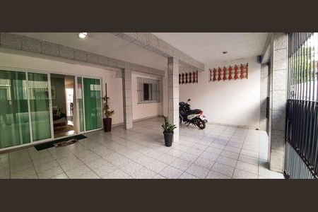 Casa à venda com 345m², 7 quartos e 2 vagas Casa à venda com 345m², 7 quartos e 2 vagasGaragem