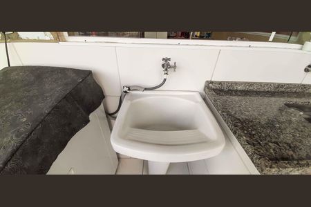 Casa à venda com 345m², 7 quartos e 2 vagas Casa à venda com 345m², 7 quartos e 2 vagasCasa 1 - Área de Serviço